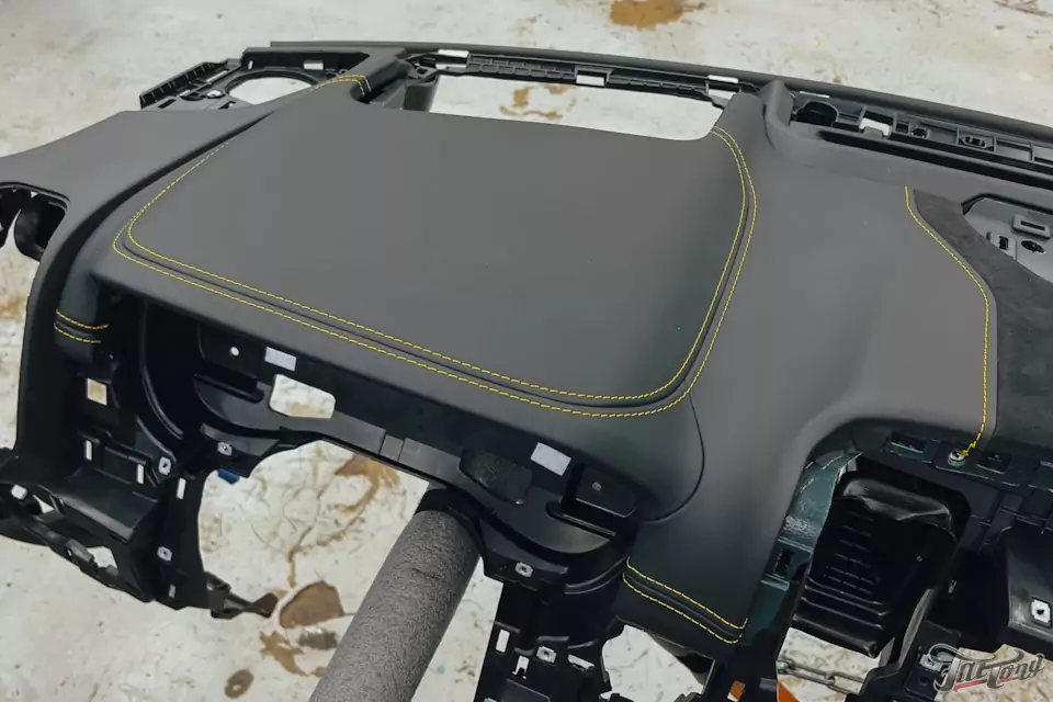 Что мы сделали с RAM TRX Hennessey Mammoth 1000?! Часть 5: процесс пошива, готовый салон и ремни безопасности